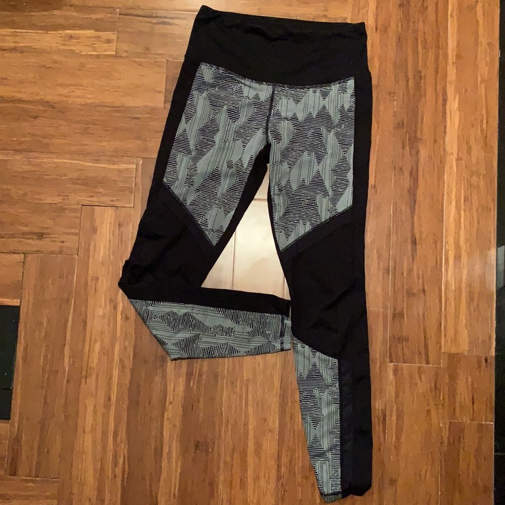 Manduka yoga leggings with waistband pocket